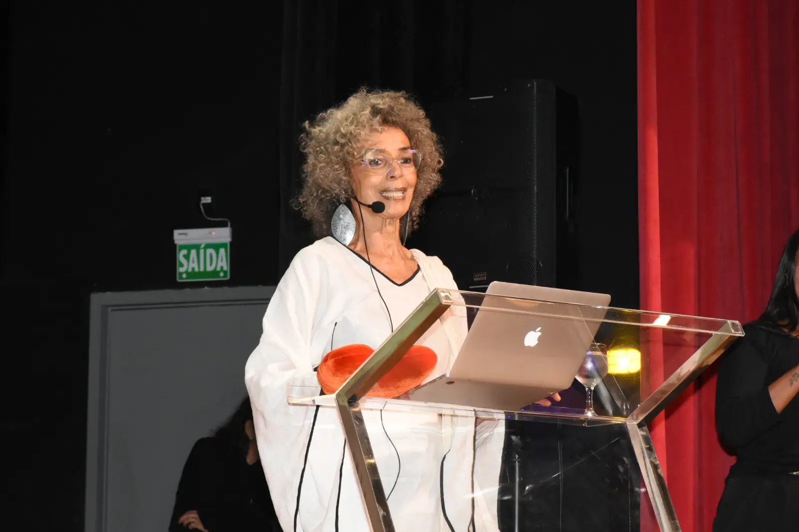 A professora norte-americana Fania Davis profere a palestra de encerramento do I Congresso Internacional de Justiça Restaurativa, em João Pessoa, na Paraíba.
