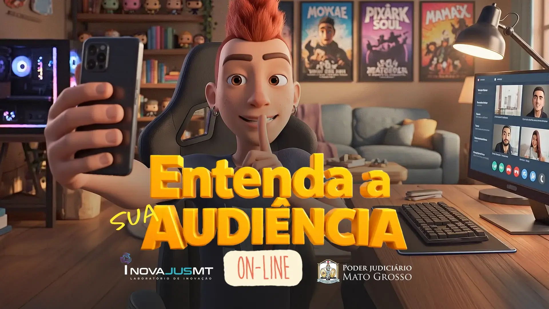 Ilustração 3D mostra jovem de cabelo vermelho sentado em cadeira gamer, segurando celular para selfie. Ele faz gesto de silêncio com o dedo na boca. Ao fundo, há computador com videoconferência, sofá e pôsteres. Texto em destaque diz “Entenda a sua audiência on-line”, com logos do InovaJusMT 