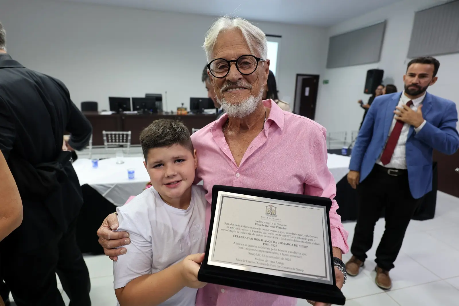 12 - Solenidade 40 anos Comarca de Sinop - Ricardo Barsand – Servidor mais antigo da Comarca (2).webp