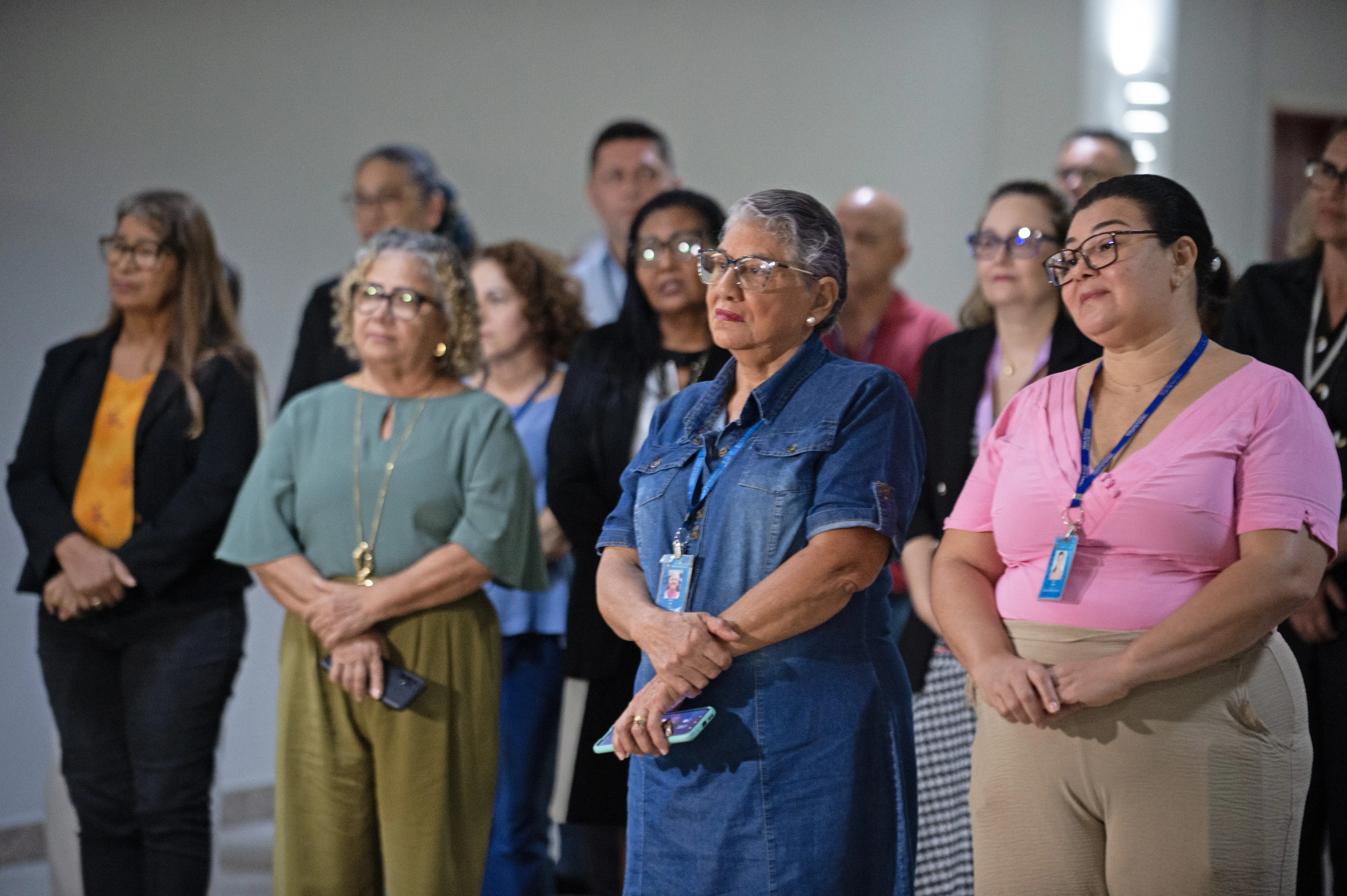 Servidoras do Fórum  de Cuiabá durante solen idade de 20 anos da atual estrutura do Fórum de Cuiab á
