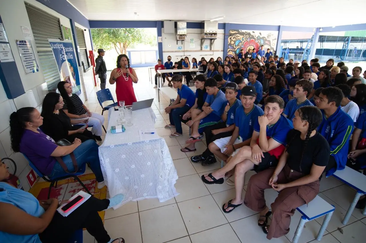17 - Palestra juíza Maria das Graças - Escola Rondonópolis - JC (9).webp