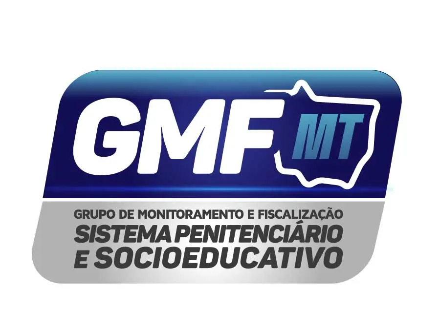 O logo do GMF-MT, "Grupo de Monitoramento e Fiscalizao do Sistema Penitencirio e Socioeducativo" de Mato Grosso, possui um "GMF" branco em destaque sobre um fundo azul escuro brilhante. O "MT" branco, dentro do contorno do mapa de Mato Grosso, destaca-se em azul. 