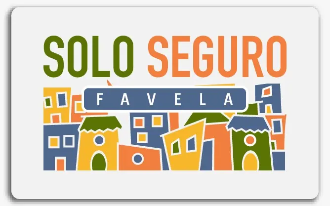 Card com o logotipo do programa Solo Seguro Favela. O título está em letras grandes, coloridas em verde e laranja, com a palavra “Favela” centralizada em uma faixa azul. Ao fundo, ilustração estilizada de casas coloridas representando uma comunidade.