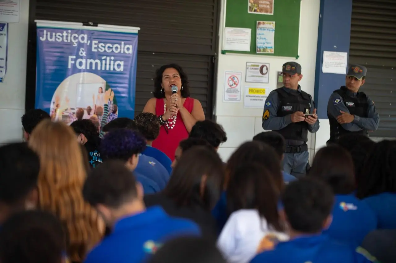17 - Palestra juíza Maria das Graças - Escola Rondonópolis - JC (8).webp