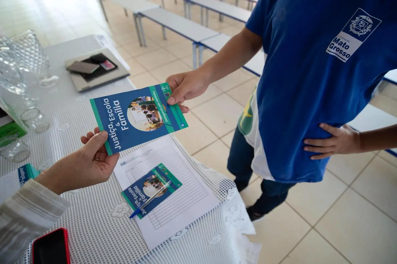 17 - Palestra juíza Maria das Graças - Escola Rondonópolis - JC (16).webp