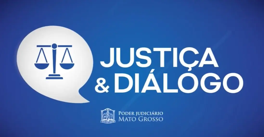Arte do programa de TV Justiça e Diálogo, nas cores azul e branco, com o símbolo da balança da justiça dentro do desenho de um balão de diálogo. Na parte inferior, aparece o brasão do Poder Judiciário de Mato Grosso.