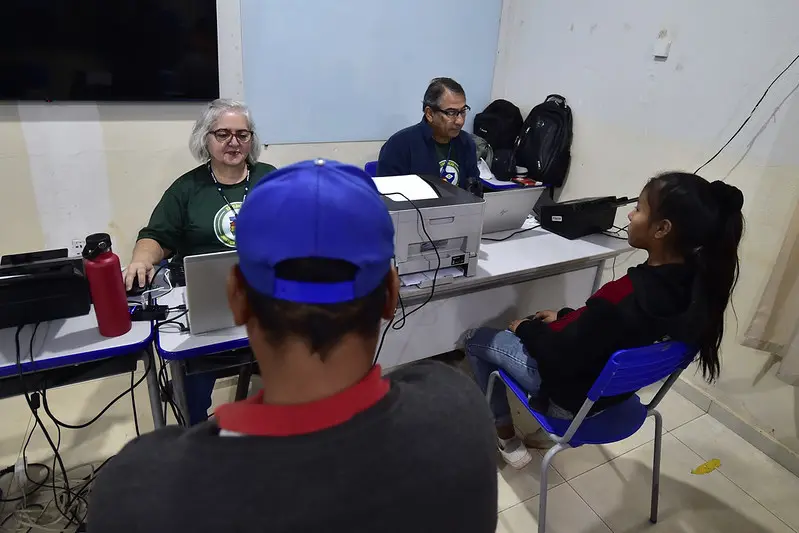 Atendimento dos servidores da Receita Federal durante mutirão da Justiça Sem Fronteiras.
