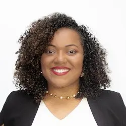 Foto quadrada colorida que mostra a vereadora de Tapurah, Daise Martins, sorrindo. Ela é uma mulher negra, de cabelos escuros, cacheados e soltos, olhos castanhos, usando blusa branca, blazer preto e colar de pérolas. 