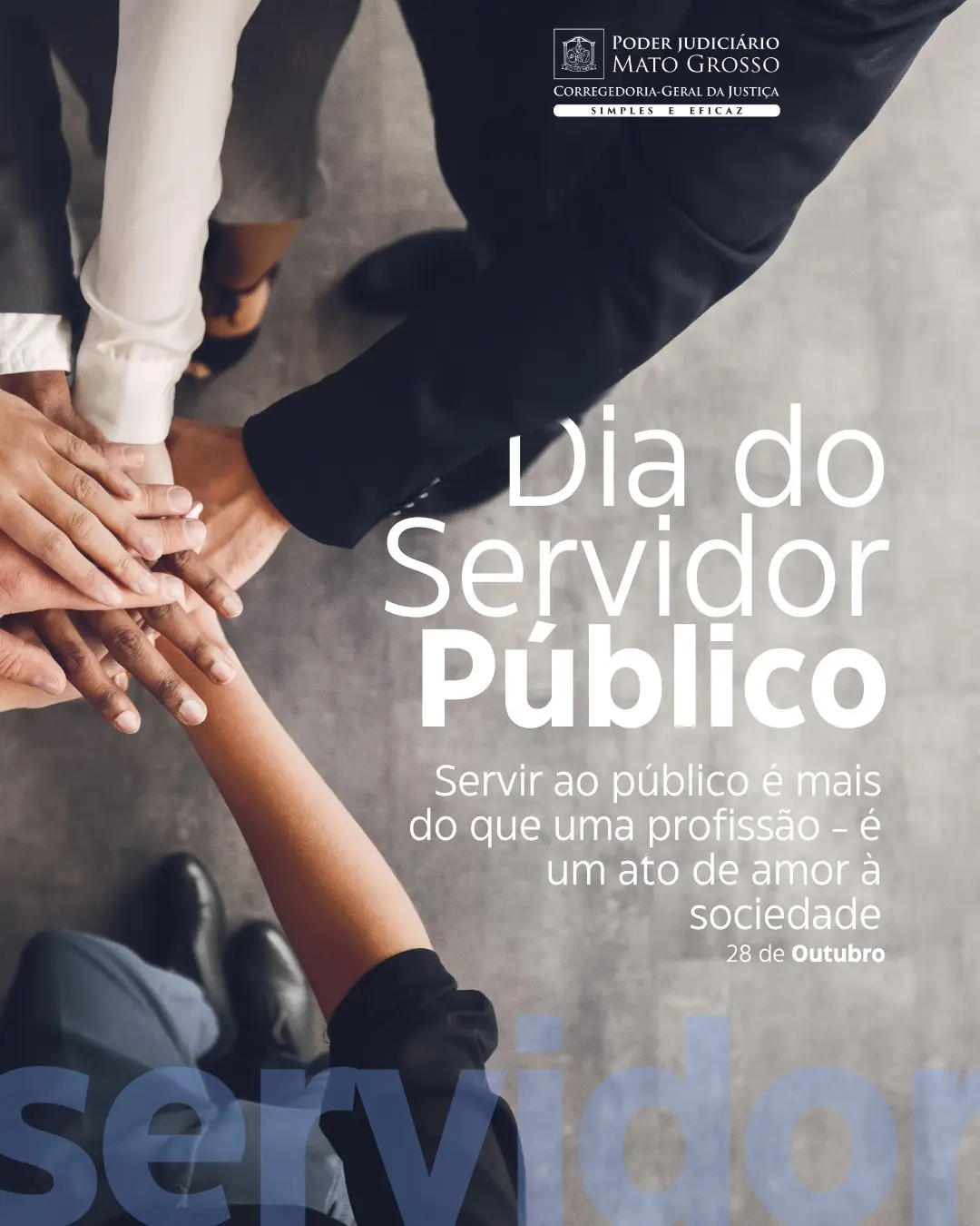 Mãos de várias pessoas sobrepostas em gesto de união. A arte da Corregedoria-Geral da Justiça de Mato Grosso homenageia o Dia do Servidor Público, celebrado em 28 de outubro